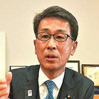 長尾敬